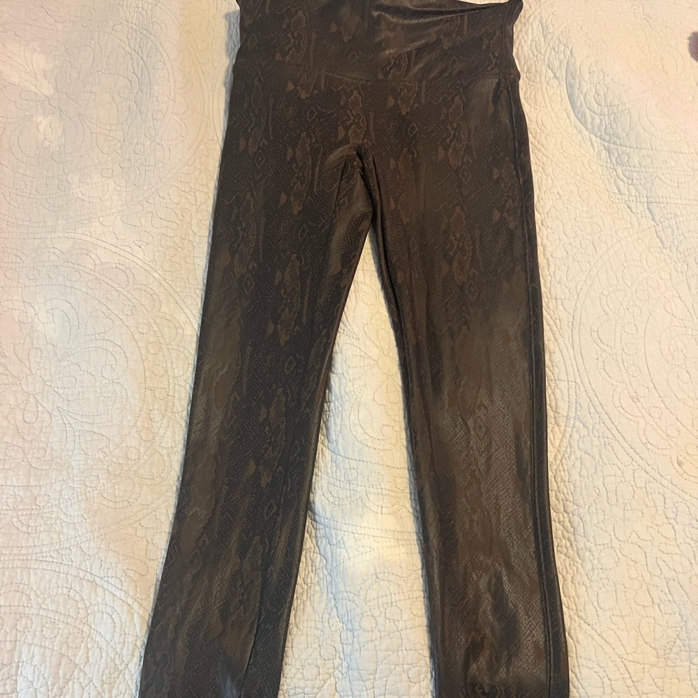 Spanx leggings- size L- snake skin print- like new